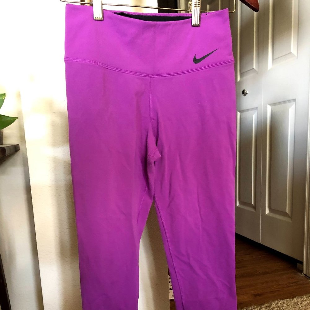Nike Dri-FIT purple magenta Capris size small